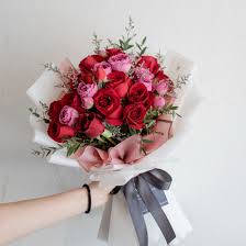 The simple fact is that sending that special someone a bouquet of flowers is always a welcomed expression of affection—you really can't go wrong! Red Roses Bouquet Roses Bouquet Gift Red Rose Bouquet Birthday Flowers Bouquet