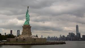 El famoso icono americano fue restaurado durante unos años para reparar piezas de la estatua que se estaban deteriorando. Nueva York Pedestal De La Estatua De La Libertad Ellis Island Y Tour Pre Ferry