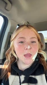 Amanda Watts's Instagram, Twitter & Facebook