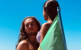Através do seu instagram, vitor kley e carolina loureiro apresentaram esta nova música com mensagens inspiradoras sobre como o namoro de ambos é capaz de resistir à distância. Carolina Loureiro Surpreende Vitor Kley Em Dia De Aniversario Vip Pt