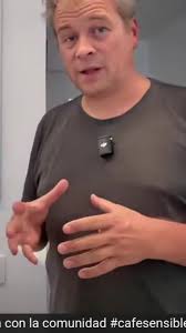 Desde La Rochelle, Francia, nos acompaña Sandra Brault, creadora de  Art'Essens Café (@artessens_cafe), un proyecto que nace del amor profundo  por el café y por las manos que lo hacen posible. En