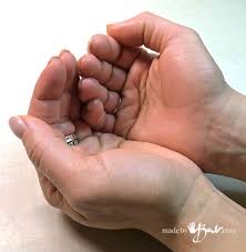 Pour a small amount of alginate into the cup to a depth of 1 and 1/2 inches. Diy Life Cast Concrete Hands Made By Barb Alginate Life Cast Plaster To Silicone Concrete Mold Making Tutorial