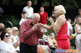 Bierz z młodości najwięcej, tej beztroskiej, niewinnej. Teresa Werner Zaczarowala Publicznosc Olesnica Nasze Miasto