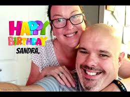 MATTHEW & SANDRA PLACE A LOVE LOCK AT THE ALBERT DOCK IN LIVERPOOL. 🔐❤️
