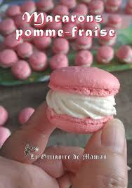 Le Grimoire De Maman Macarons Pomme Fraise Au Cc A La Meringue Suisse Recette Macaron Macaron Recettes De Cuisine
