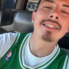 Can someone trade me an iron hands🙏 I can trade scarlet exclusives