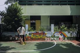 Sobat yufid.tv yang sholeh dan sholehah. Sekolah Tatap Muka Smp Surabaya Dimulai Desember Republika Online