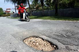Makin lebar jalan, makin sesak jadinya. Info Kemalangan Akibat Terlanggar Objek Atau Lubang Atas Jalan Raya Apa Yang Perlu Anda Buat Funtasticko Net