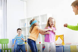 Mîna stîngace, ochiul sleit, limba scămoasă. Spanzuratoarea 24 Jocurile Copilariei Generatiei Inainte De 00