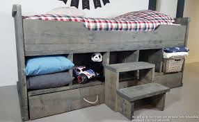steigerhouten kajuit bed verschillende kleuren verkrijgbaar www kinderbed biz steigerhout stoer jongens bed stoer meisjes kinderkamer bed kajuitbedden bed