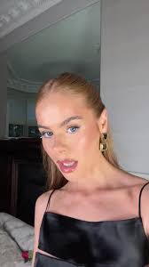 Isabella Tilley's Instagram, Twitter & Facebook