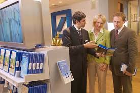 Is It A Branch Or A Store It S Deutsche Bank S Q110 Bank Branch Branch Deutsch