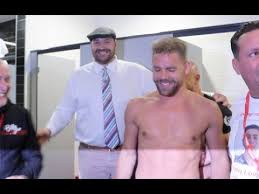 Tyson fury, billie joe saunders & saul alvarez. Gypsy Kings Billy Joe Saunders Reveals His Incredible Physique To Tyson Fury In Dressing Room Youtube