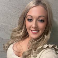 Just got back to our room for showers and realised I left one of my  toiletry bags at home. Do they sell shampoos, sun creams etc here?x