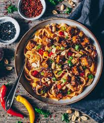 Asiatische Nudeln Mit Tofu Und Erdnuss Sesam Sosse Bianca Zapatka Rezepte Rezept Asiatische Nudeln Asiatische Rezepte Rezepte