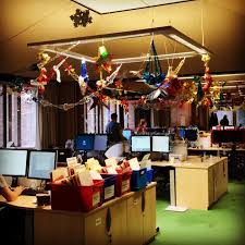 The christmas warehouse is the most amazing place to buy your christmas decorations in australia. Christmas Themed Office Decoration Ideas So That Your Office Doesn T Looking Boring