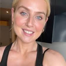 Aimee Connolly : Bev James