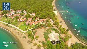 Çam ağaçlarının arasında, oksijen oranı yüksek şaane bi yerdir.iki tane koyu vardır.büyük koy. Aktur Tatil Sitesi Aktur Kamping Datca Youtube