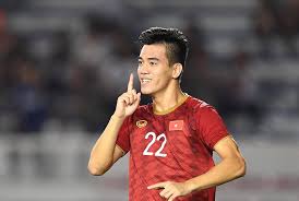 Theo đó, tiến linh cũng trở thành cái tên được chú ý nhiều nhất nhờ những pha ghi bàn mở bát chẳng thể ấn nhân vật được tiến linh cho vào tầm ngắm không ai khác chính là công phượng. Tiáº¿n Linh Toi Va Ä'á»©c Chinh Bu Khuyáº¿t Ä'iá»ƒm Cho Nhau