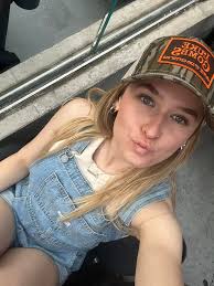 My name is Mya I AM from Cali Colombia... I AM a salsa prívate dancer. 💕