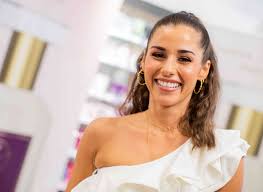 Nun würde sie gerne selbst neben dieter bohlen in der jury sitzen und über das weiterkommen der kandidaten entscheiden, wie sie in einem interview erzählte. Supertalent Sarah Lombardi Sitzt Nicht Mehr In Der Jury