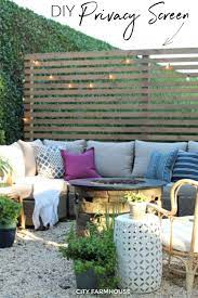 Modern Wood Slatted Outdoor Privacy Screen Details On How To Build Diy Privacy Screen Privacy Screen Outdoor Outdoor Privacy