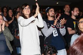 As cenas dos beijos quentes trocados pelos personagens da tv em pouco tempo viraram reais. Apos Trocarem Beijos Caio Castro E Maria Casadevall Vao Ao Teatro Juntos Portal Do Litoral Pb Portal Do Litoral Pb