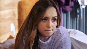 À seulement 21 ans, tout sourit à la jeune femme. Emma Smet Demain Nous Appartient Se Moque De Son Pere David Hallyday Mce Tv