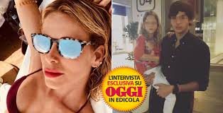Alessia marcuzzi conduttrice, attrice ed ex modella classe 1972 ha origine triestine da parte del padre e pugliesi da parte della madre ma è cresciuta a un rapporto magnifico quello con i figli, la femmina poi è la sua fotocopia. Parla Alessia Marcuzzi Mi Prendo Una Pausa Dalla Tv Voglio Solo Stare Con I Miei Figli Esclusivo Gossip