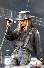 Die erste ep burning the fields wird ursprünglich auf 500 kopien begrenzt, muss aber schnell neu aufgelegt werden. Fields Of The Nephilim