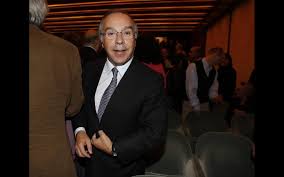Comentador marques mendes diz que estão já dois fins de semana previstos para vacinar 200 mil pessoas, entre eles professores. Luis Marques Mendes Diverte Se Na Praia Com A Neta De Tres Anos Nova Gente