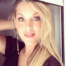 Pensa num cara super, Super, SUPER! @hevertonfutebol é colega, irmão,  amigão, dono de ideias criativas/doidas/sensacionais. Profissional da  comunicação pesado, dos bons, raiz! Ontem foi o dia dele, mas, reconhecer o  talento da