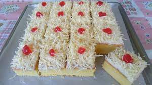 Panggang bolu pisang selama sepuluh menit terlebih dahulu, lalu taburi bagian atasnya dengan cokelat chip dan kacang kenari secukupnya. Bolu Potong Vanila Keju Youtube
