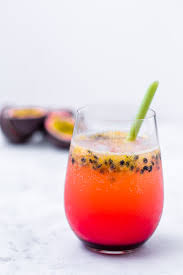 Gin Tonic Mit Passionsfrucht Und Hibiskus Sirup Rezept Gin Tonic Rezept Gin Gin Cocktail Rezepte