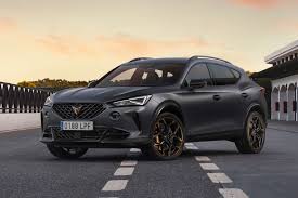 Modelim ir pieejami 2 aprīkojuma līmeņi 3 pamatkonfigurācijās un cena sākas no 29 500 €. Cupra Formentor Vz5 Nadjezdza Chceauto Pl