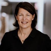 Annie Breton's Instagram, Twitter & Facebook