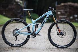 Katy Winton S Factory Trek Slash 29 And Remedy 27 5 Race Bikes Pinkbike Trek Bicycle Mountian Bike Racing Bikes