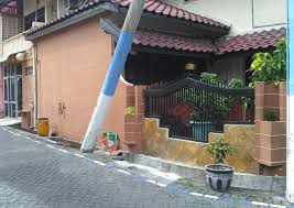 Di samping gaya tropis tradisionalnya yang bagaimana memilih warna cat besi untuk pagar rumah minimalis? Ide Membangun Pagar Rumah Yang Menarik Bongproperty Com
