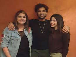 Kulfi Kumar Bajewala S Mohit Malik Strikes A Pose With His Real And Reel Wife Addite And Anjali Anand Times Of India She is currently living in mumbai, india. kulfi kumar bajewala s mohit malik