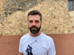 Antonio Moreno, de actor porno a alcalde: Ya no hago cine X, ahora cuido  cabras