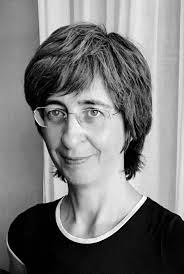 Piedra y nido. VV. AA. Minificciones. Patricia Nasello compiladora: A  escondidas