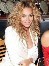 Beyonce knowles has finally responded to the controversy surrounding her daughter blue ivy's offensive hairstyle. Beyonce Blonde Long Curly Synthetic Lace Front Wig Rewigs Com