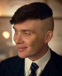 In a new clip, actor cillian murphy has revealed his real accent to show how he brilliantly changes his voice. Cillian Murphy As Thomas Shelby In Peaky Blinders S5 Penteados De Cabelo Masculino Barba E Cabelo Cabelo Elegante