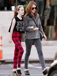 Julianne moore is sharing the secret to her happy marriage with her husband, bart freundlich. Julianne Moore S Daughter Liv Displays Striking Resemblance To Her A List Mother As Pair Walk Arm In Arm During City Stroll Daily Mail Online