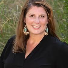 Amanda Cranfill's Instagram, Twitter & Facebook