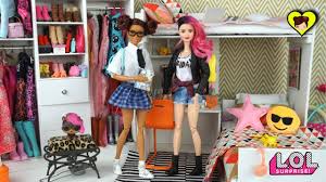 Colorea a barbie y su amiga poniéndose la chaqueta para irse de compras. Bebes Lol Sorpresa Son Adolescentes Rutina De Manana Escolar De Barbies Youtube