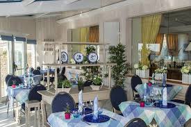 Une Decoration Blanche Et Bleue Pour Le Restaurant Face Ocean Et Plages Photo De Restaurant De La Plage Restaurant Audierne Tripadvisor