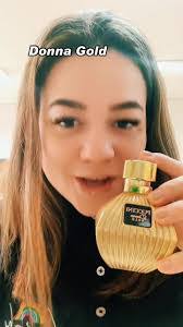 Donna Paris's Instagram, Twitter & Facebook