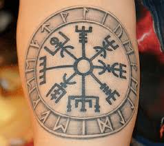 The power of this symbol was to ward off the bad trolls, evils, and negative vibes that might linger around. Viking Compass Vegvisir Novocom Top