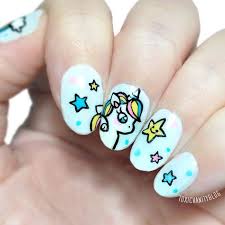 Postizas uñas acrílicas uñas natural simplemente y un pequeño esmalte en tonos pasteles. Disenos De Unas De Unicornio Para Ninas 2021 Princesas